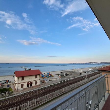 Appartamento Fronte Mare Falconara Marittima Exterior photo