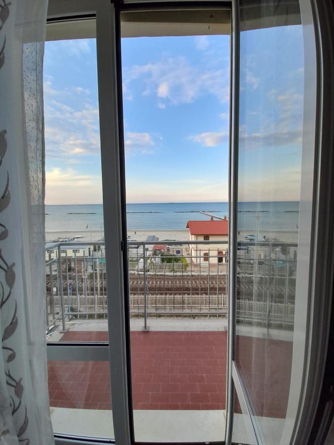 Appartamento Fronte Mare Falconara Marittima Exterior photo